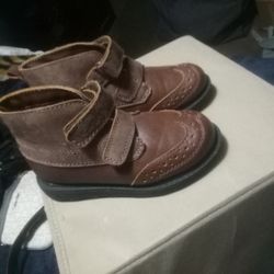 Carter's Brown Size 9
