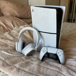 BARELY USED PS5 + HQ HEADSET + OG CONTROLLER