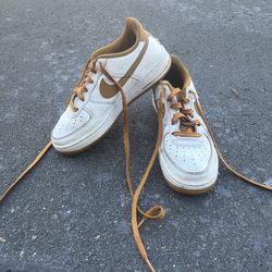 Whit & Gold Nike Air Force’s. Size 3.5Y