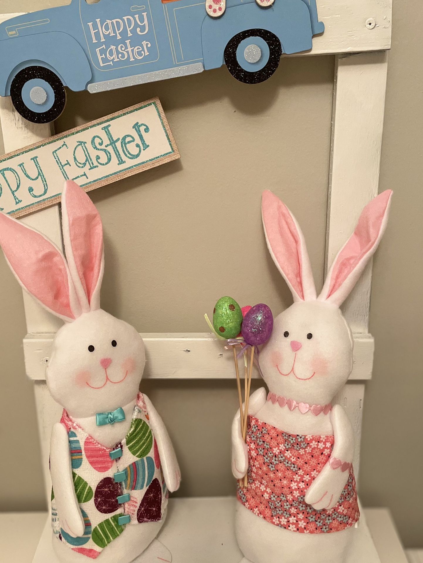 Easter bunnies W/Ladder