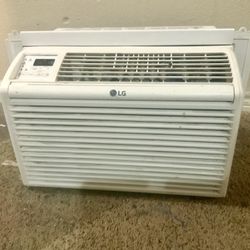 Clean LG 5,000 BTU Window Air Conditioner - Model LW6017R - Ready to Cool!