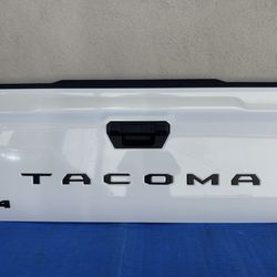 2024 2025 TOYOTA TACOMA COMPLETE TAILGATE WHITE WITH REAR CAM OEM