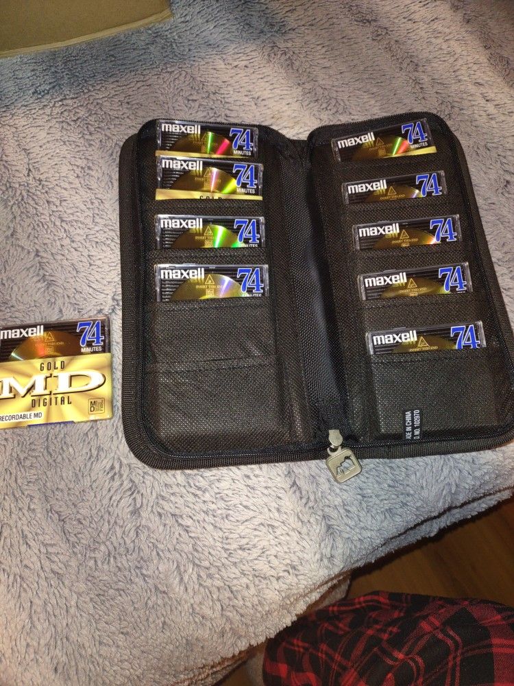 New Maxell Minidiscs With Carry Case