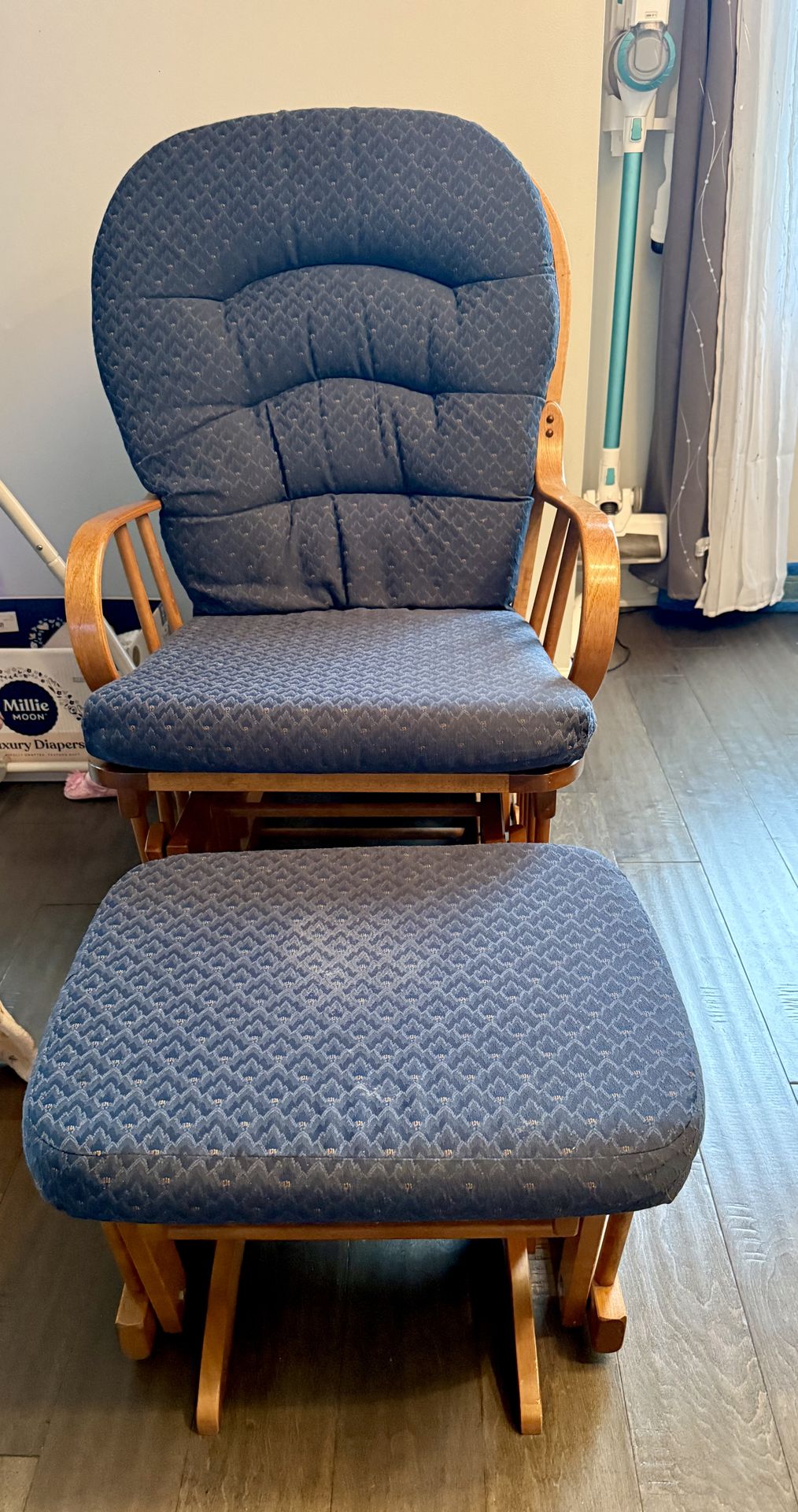 Comfortable Glider Rocking Chair with Ottoman