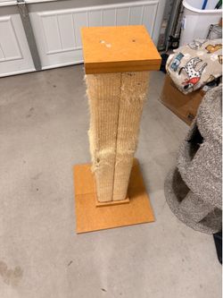 Scratch post
