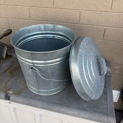 5 Gallon Trash Can