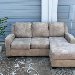 🛋️ Comfy Sectional Sofa with Reversible Chaise – FREE Delivery – $240 Weekend Special!