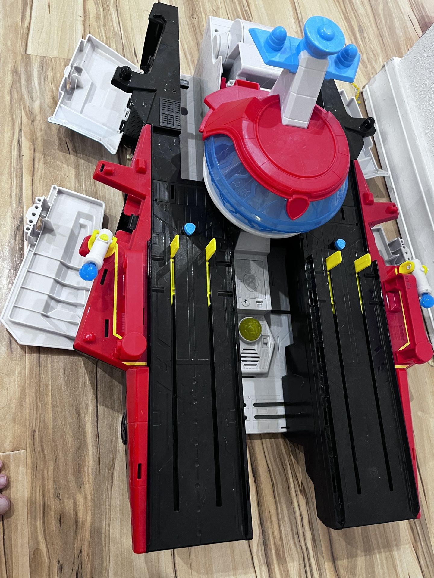 Paw Patrol: The Mighty Movie Aircraft Carrier HQ Chase Figure And Car