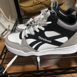 Boys Shoes sz4 Brand New $35