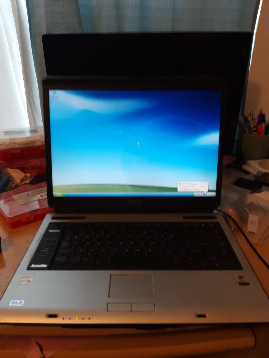 Toshiba Satellite A105-S4074 Laptop w/Windows XP