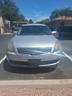 2012 Nissan Altima needs repairs but runs good