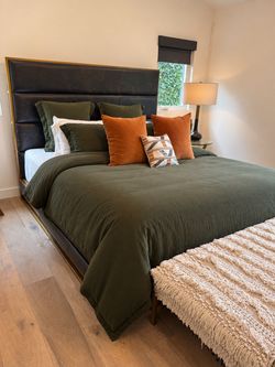 Crate & Barrel Oxford Leather King Bed – Top Grain Leather