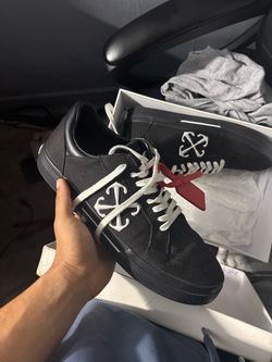 Off whites size 11