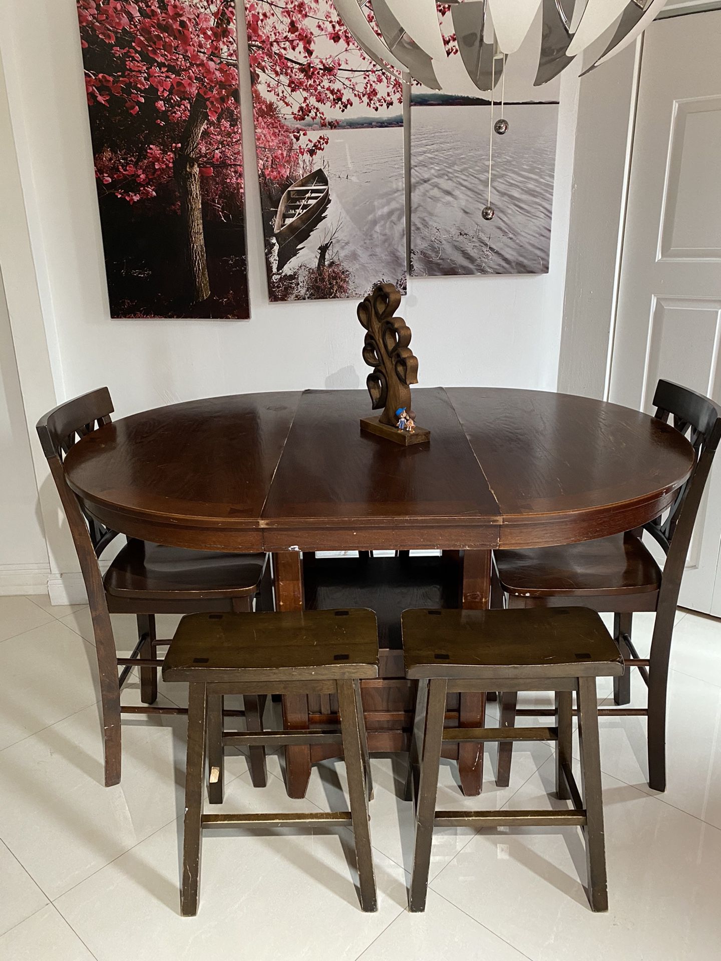 Wood two size table with 4 branches and 2 chairs