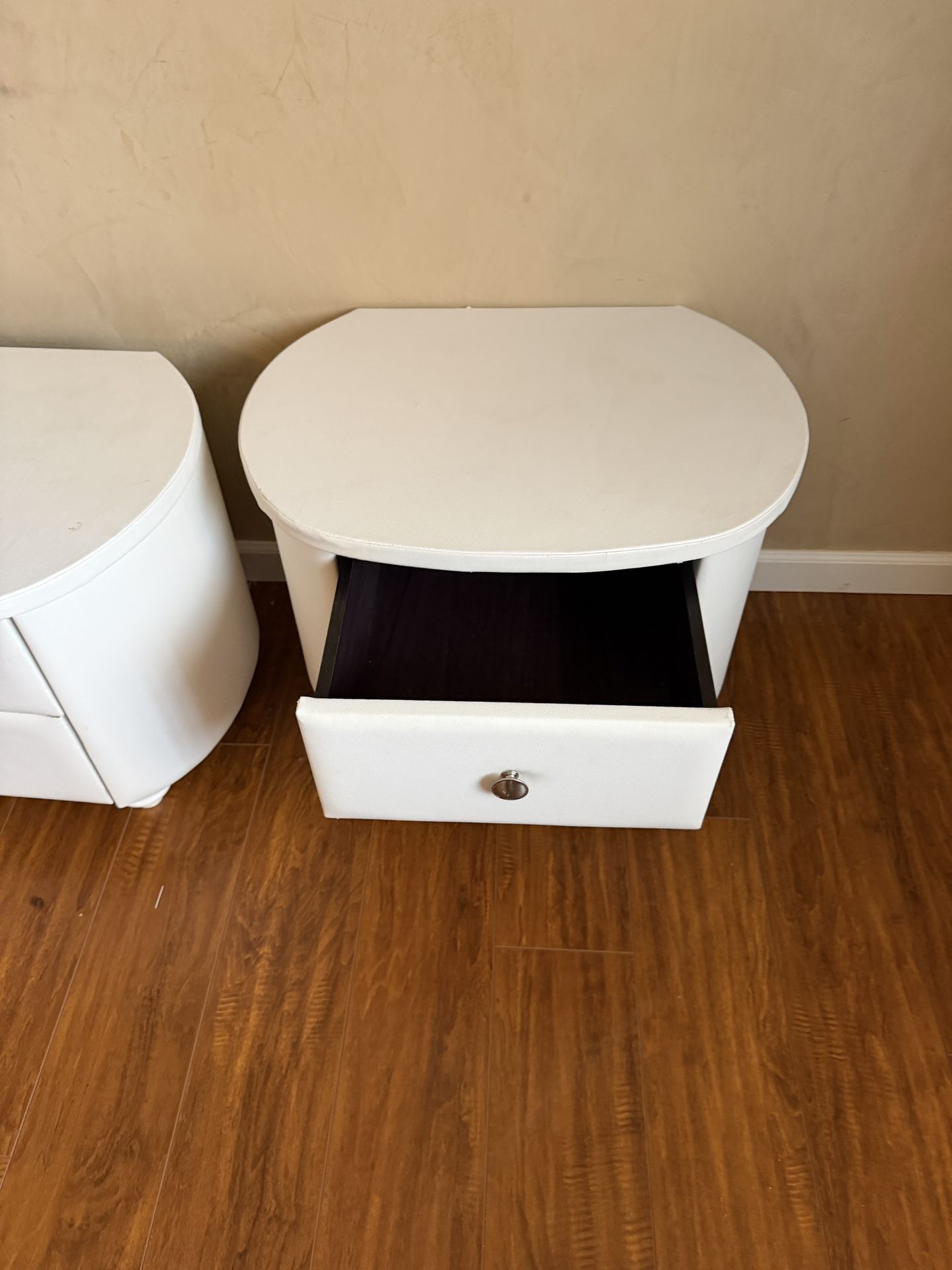 Night Stands /side Tables