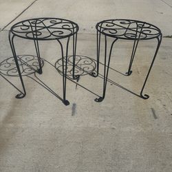 2 black metal Round plant stands H15x13  H