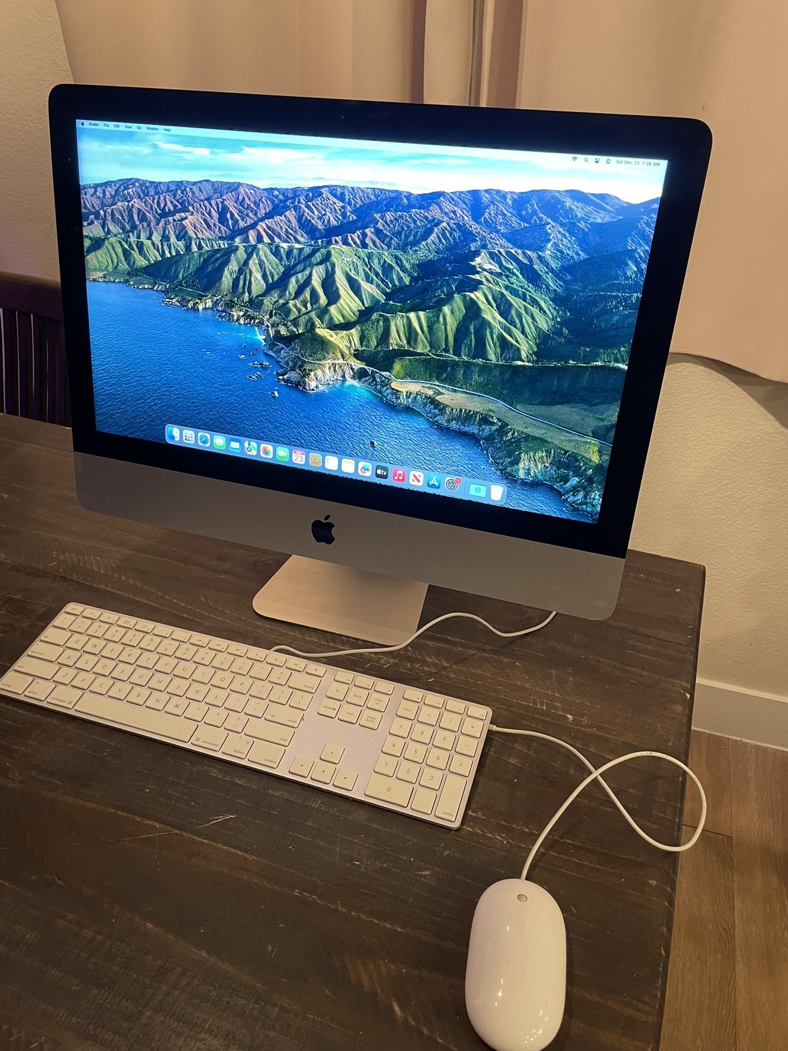 2017 Apple iMac 21.5-inch 4K Retina display 8gb Ram 1tb Hdd. Ventura macOS. Apple Wired Keyboards And Mouse. Works Great
