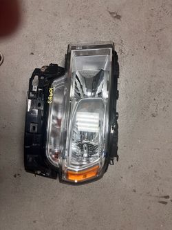 2022 ram 2500 headlight