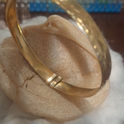 14k Gold Pulcera Con Estrellas 10.5g 