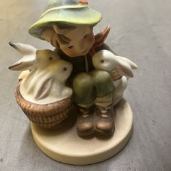 HUMMEL FIGURINE: PLAYMATES