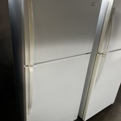 Whirlpool Apartment Size Top Freezer Refrigerator