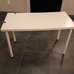 White desk very good condition