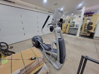 Precor EFX 883 Elliptical Cross Trainer