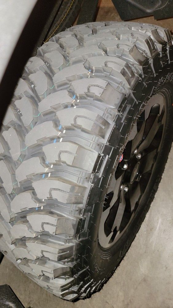 New Rolling Big Power Mud Tires Only Used 500 Miles. Size 275/65 18