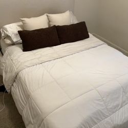 Dean Sand Queen Upholstered Panel Bed