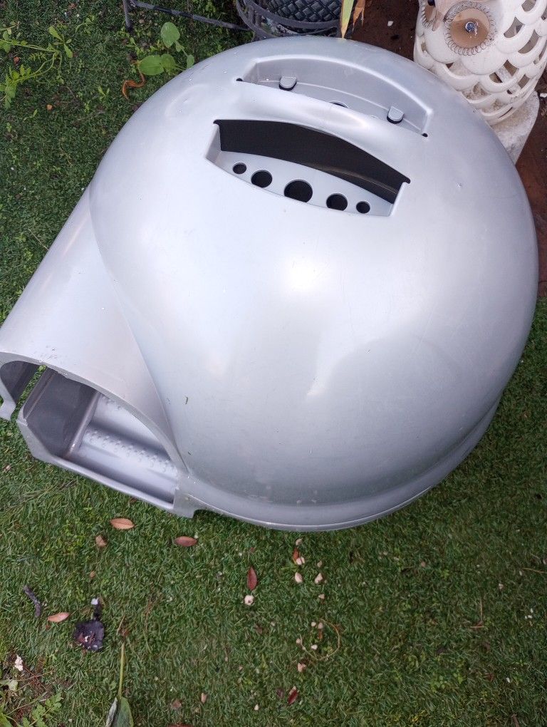 Petmate Booda Dome Cleanstep Litter Box.