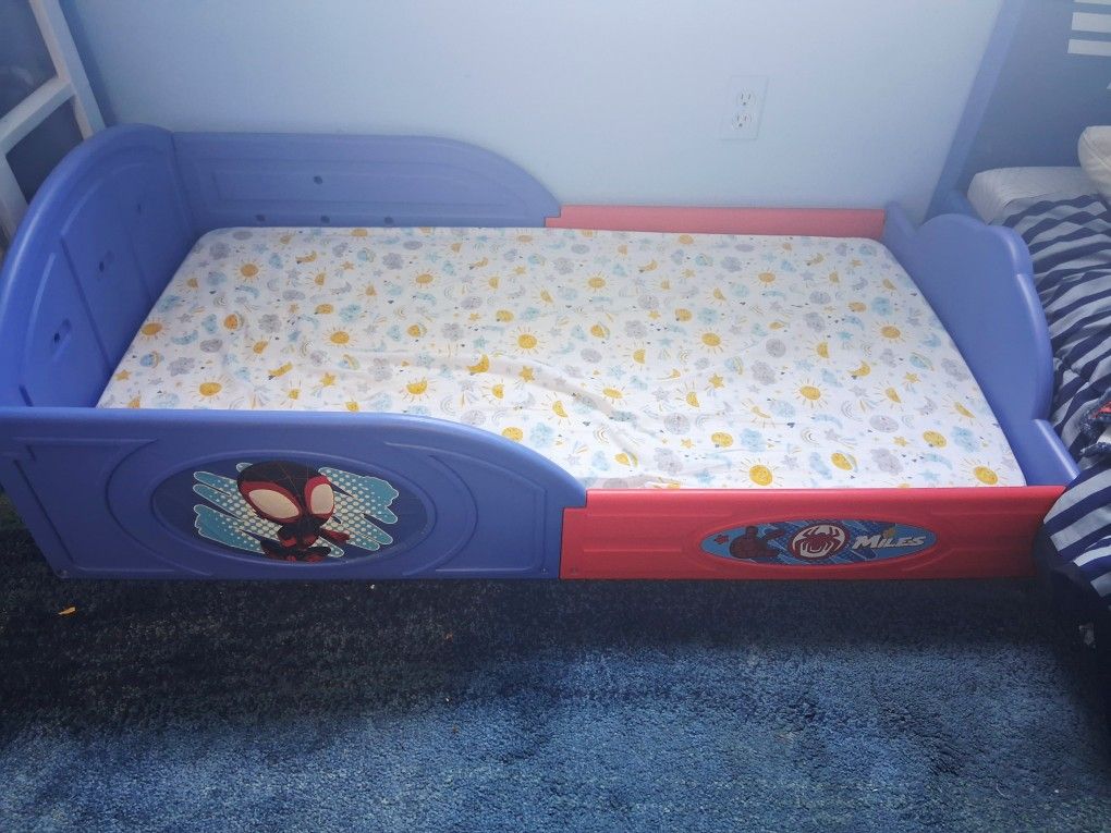 Toddler BED & Mattress