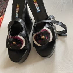 -- [ ] Vintage Nascar Wedges. High heels. Leather look. Race track attire. Racing Old shoes.