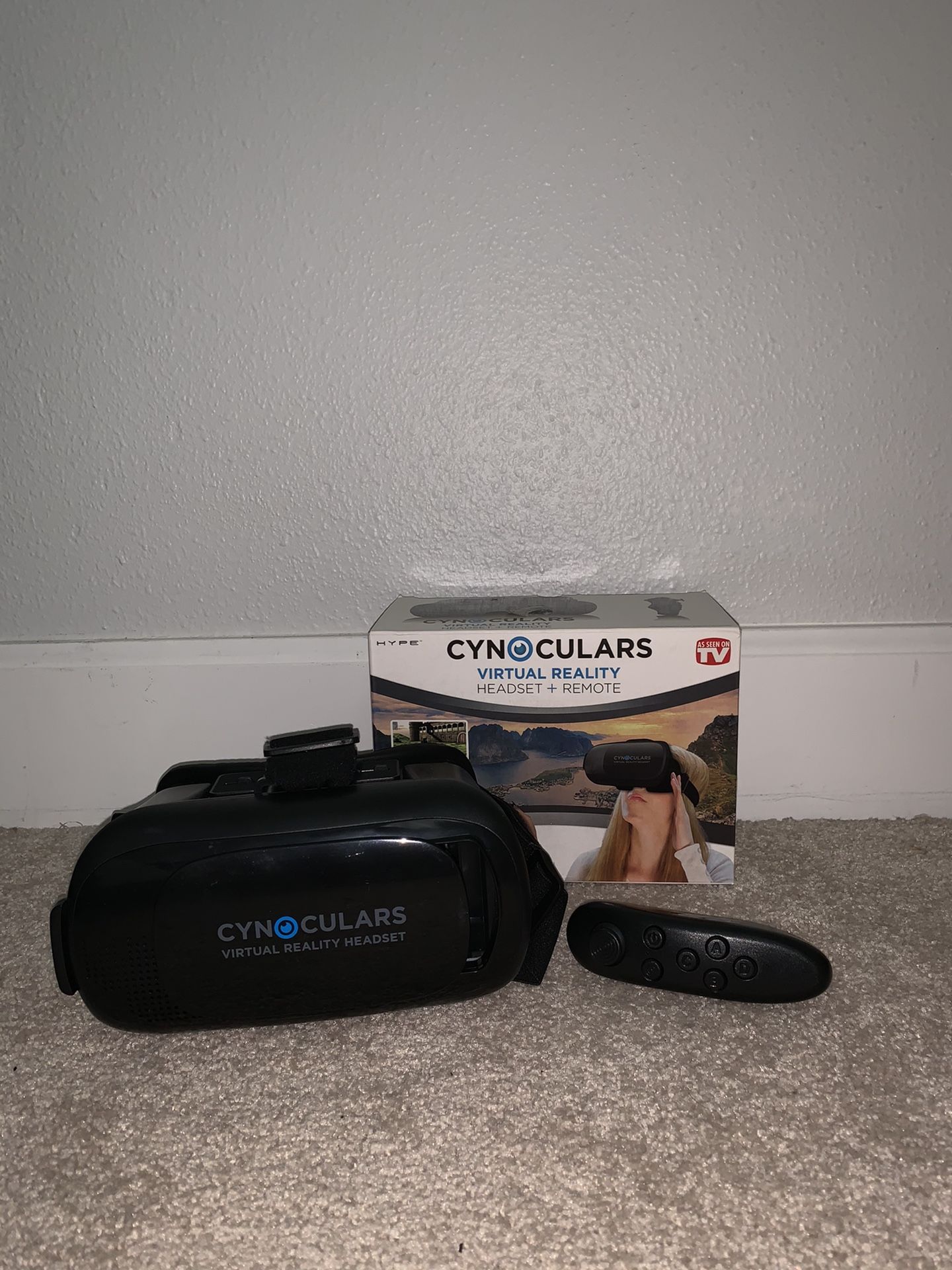 Virtual reality headset. Wireless Gaming Remote included