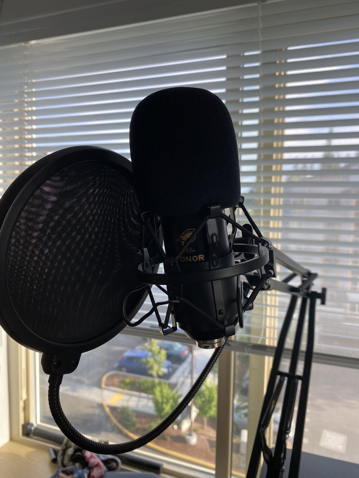 🎤 TONOR Cardioid Condenser Mic Kit – Boom Arm + Pop Filter + Shock Mount