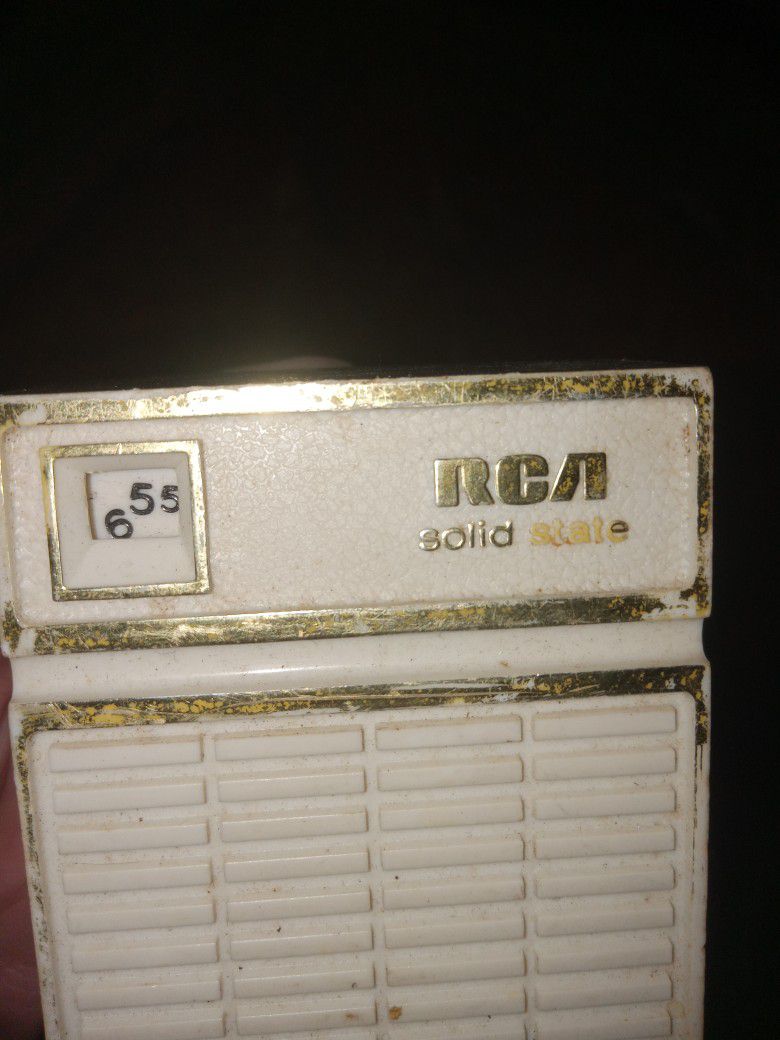 Vintage Coronado PAL 6 Solid State Transistor Radio 