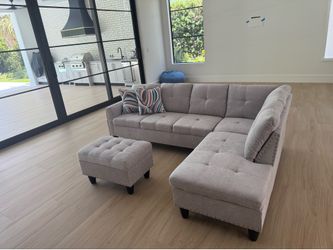 Brand New Sectional Sofa with Ottoman - Sofa Seccional con Ottoman Nuevo a estrenar … fast 🚚