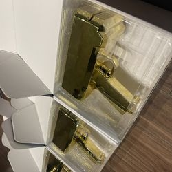 Gold Money Guns W/ prop Money 