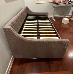 Free Twin Sized Trundle Bed WITHOUT MATRESS