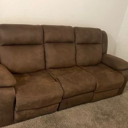 Living Room Sofas Reclinable In Good Condition Free Smoke
