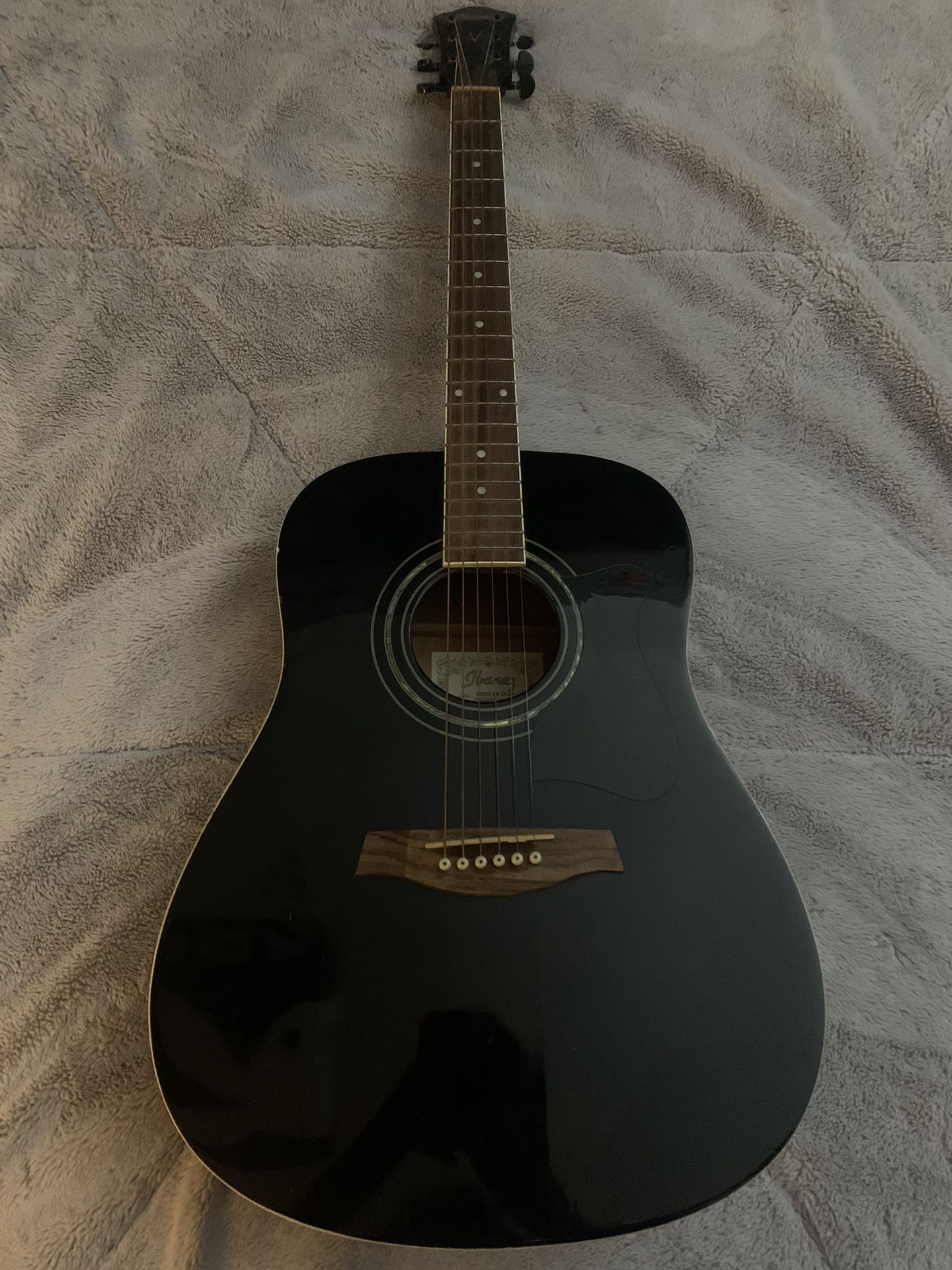 Acoustic Guitar Ibanez 