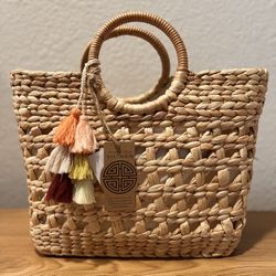 Structured Handcrafted Wicker Bag | Straw bag | Rattan Bag w Tassle & Zip - BNWT