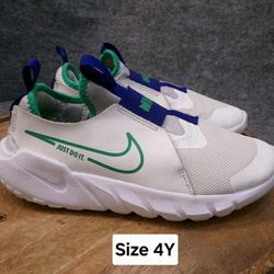 Nike FLEX RUNNER SIZE 4Y