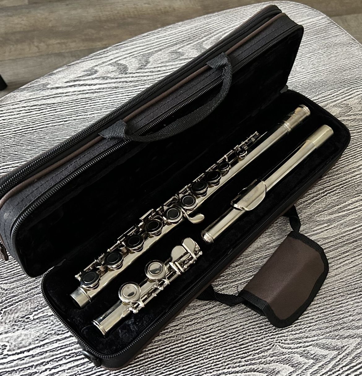 Flute with carry case in excellent condition- Low Price. $55