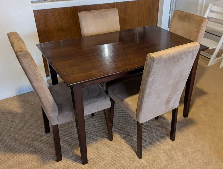 Dining Room Table and 4 Chairs