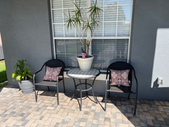 Table and chairs set