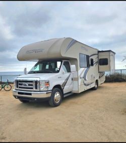 2018 _350_26 ft freedom elite motohome 25.000 miles everything Works Great