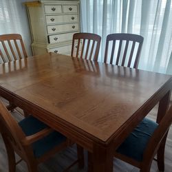Dining room Table- Expandable
