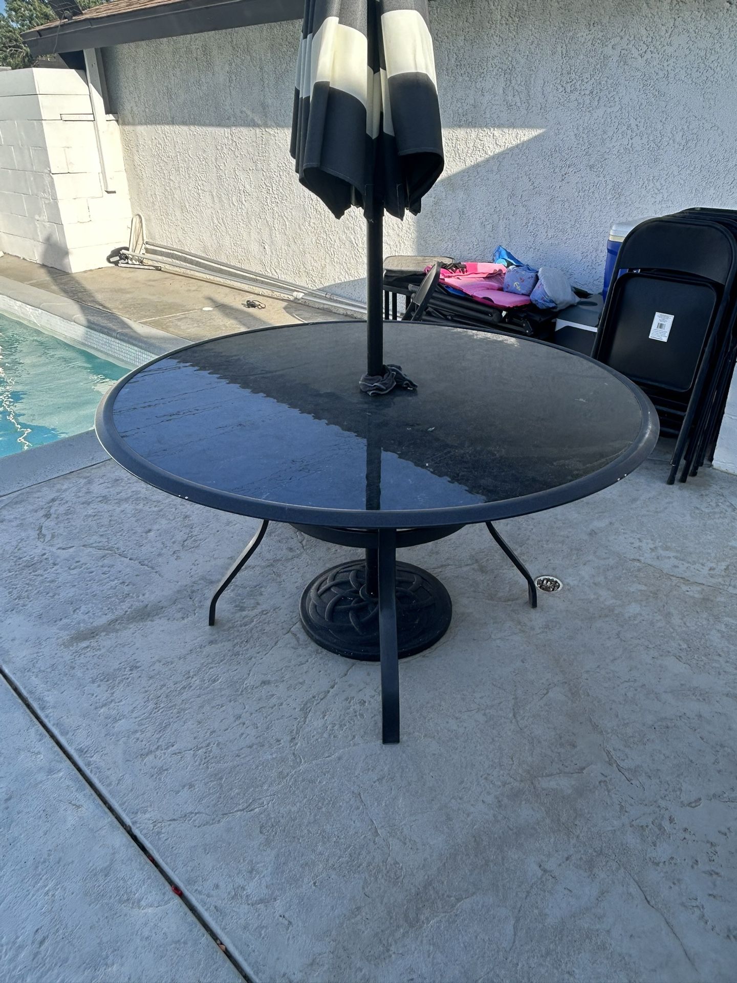 glass round table