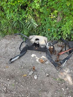 Fifth wheel hitch