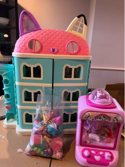 FREE- Gabby’s Doll House & Claw Machine